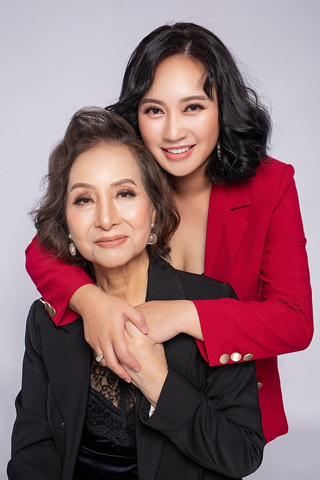 NSƯT Vũ Dậu tâm sự rằng rất hài lòng khi thấy các con lao động nghệ thuật một cách thực sự và sống có ích.