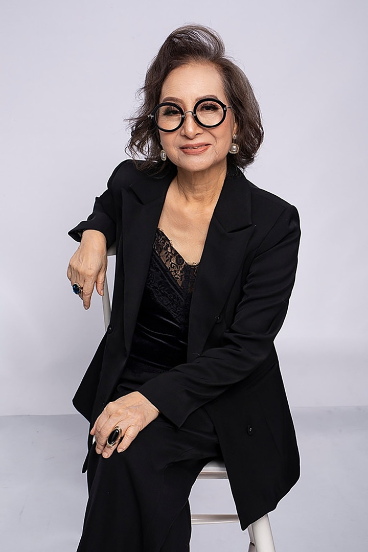 Những năm gần đây, NSƯT Vũ Dậu tiễn biệt chồng, sau đó tới con trai. Hiện ở tuổi xế chiều, bà sống khép kín.