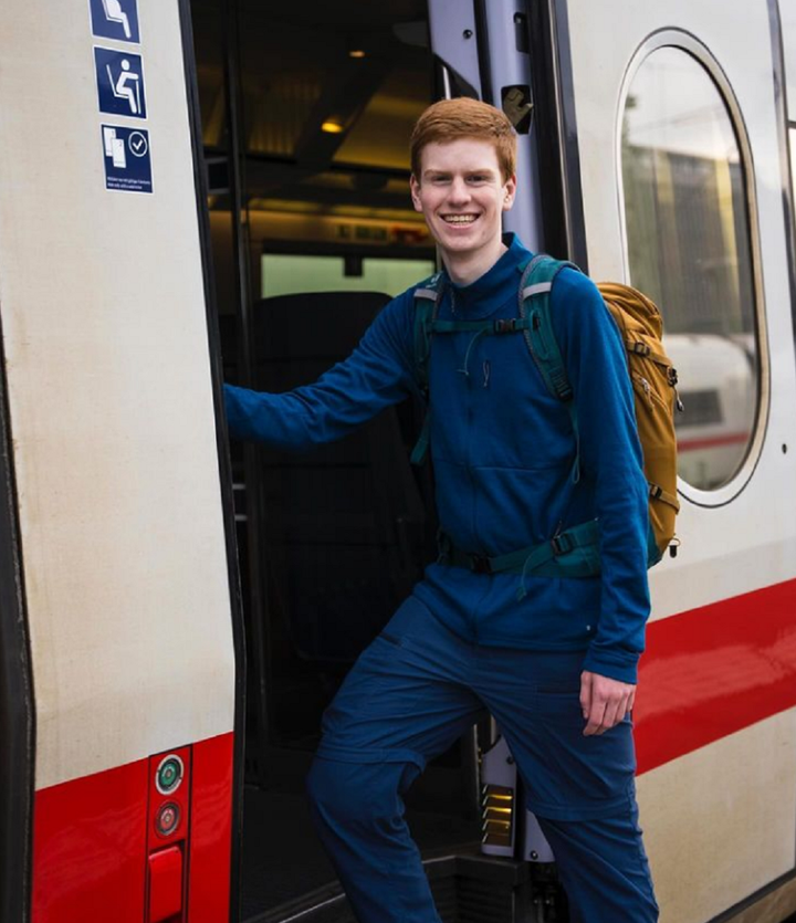 Lasse Stolley có cuộc sống "du mục" trên tàu hỏa và du lịch khắp nơi. (Ảnh: Instgram nhân vật)