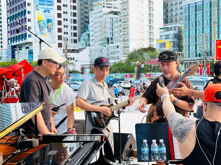 Nhạc sĩ Anh Quân, Huy Tuấn là hai trong số các nghệ sĩ tham gia Liên hoan nhạc jazz quốc tế lần thứ I.