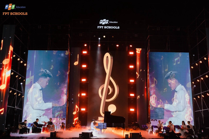 Hòa Minzy 'đốt cháy' sân khấu chung kết FSchool Talent Show Hà Nam 2024 - 2