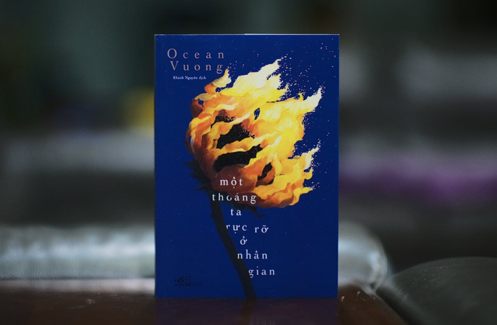 Cuốn sách "Một thoáng ta rực rỡ nhân gian" của Ocean Vương gây tranh cãi về nội dung được cho là khiêu dâm.