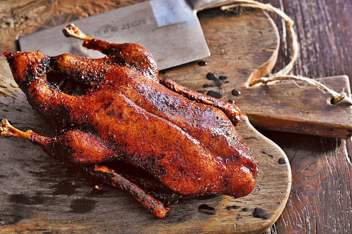 Vịt thường được quay, nướng thay vì chiên ngập dầu. (Ảnh: Recipes)