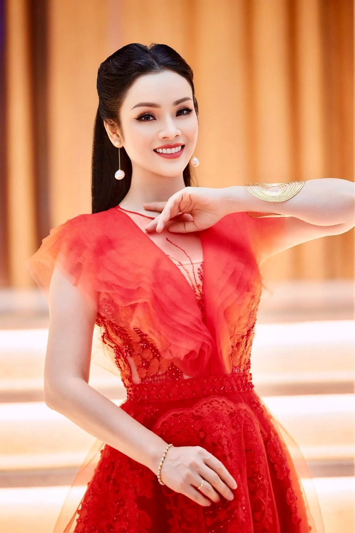 Tân Nhàn từng muốn bỏ nghề vì mất giọng.