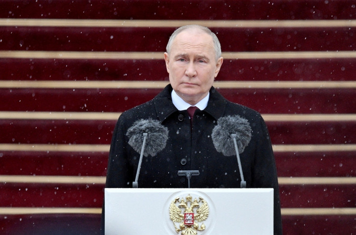Tổng thống Nga Putin phát biểu tại lễ duyệt binh (Ảnh: Reuters)