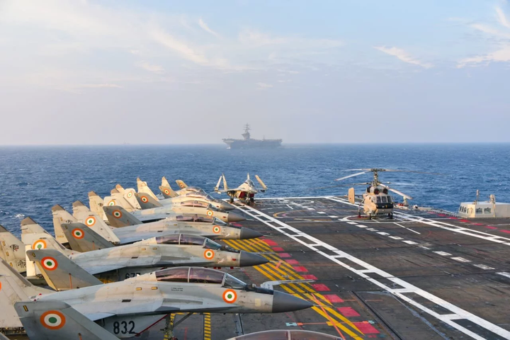 Tiêm kích MiG-29K trên tàu sân bay INS Vikramaditya. (Ảnh: Indian Navy)