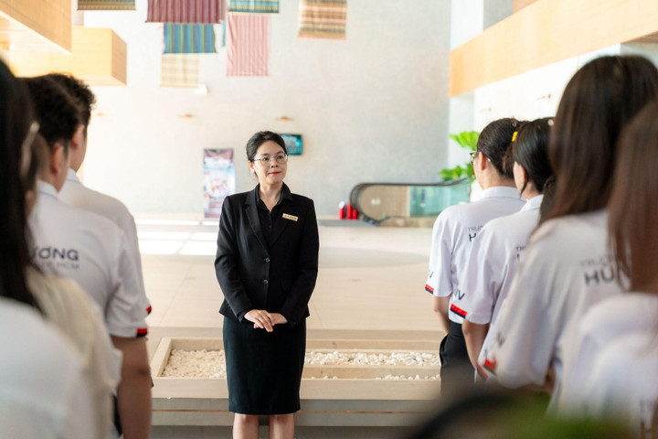 Buổi chia sẻ, định hướng công việc tại khách sạn Mandala Chăm Bay Mũi Né - Một trong những đối tác lớn của E-Academy.