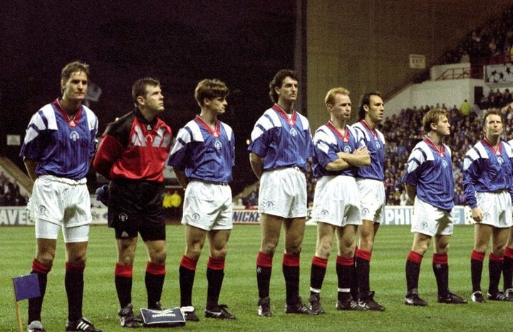 3. Rangers (44 trận, từ 1992 đến 1993): Trong 44 trận bất bại của Rangers có chuỗi 29 trận bất bại tại giải Ngoại hạng Scotland, bắt đầu bằng trận hòa 1-1 trước Celtic tại Ibrox vào ngày 22/8/1992 và kết thúc với thất bại 2-1 trước đại kình địch Celtic vào ngày 20/3/1993.