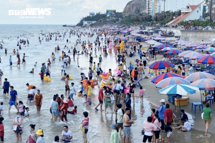 Biển TP Vũng Tàu là địa điểm du lịch lý tưởng của du khách trong và ngoài nước.
