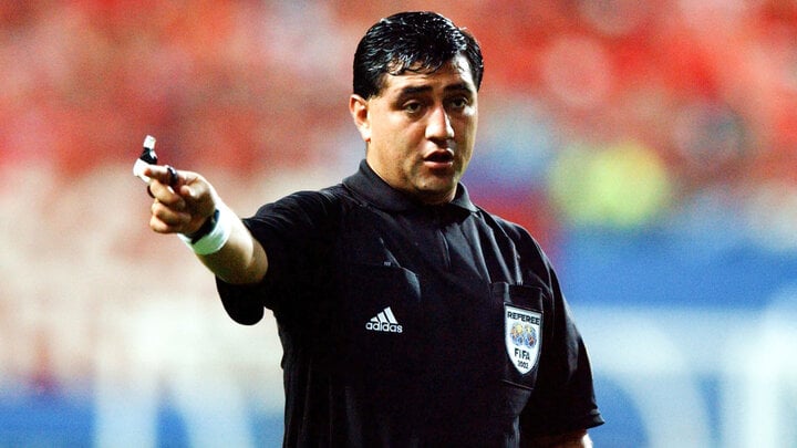 Ông Moreno liên tục gặp biến cố trong và ngoài sân cỏ sau World Cup 2002.