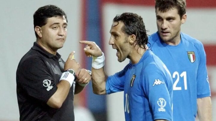 Trọng tài Moreno trở thành kẻ thù của bóng đá Italy.