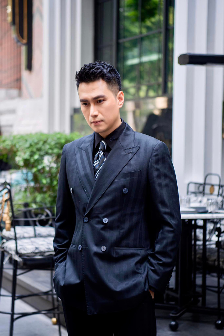 Việt Anh khẳng định anh không ngại "làm nền" cho các diễn viên trẻ.