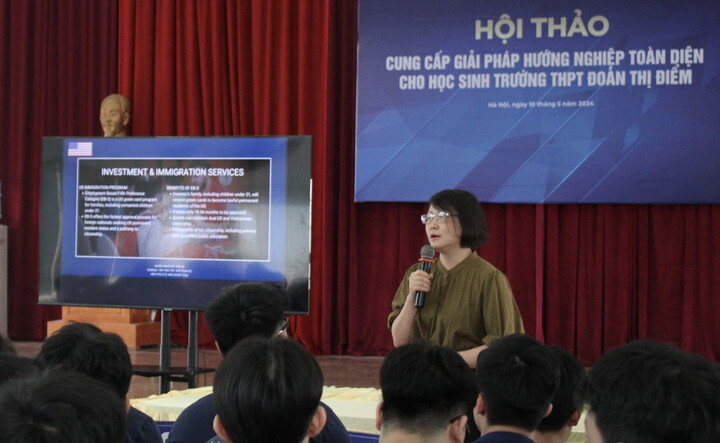 Bà Nguyễn Thanh Thảo chia sẻ tại hội thảo.