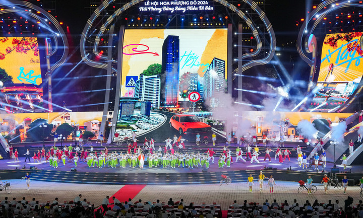 Chương 3 có tên gọi “Hải Phòng - Bừng sáng miền di sản”, hình tượng chủ đạo là mặt trời biểu trưng cho những khát vọng mãnh liệt của thành phố trước bình minh mang vận hội, thời cơ mới, mở ra một cánh cửa bước vào tương lai đầy hứa hẹn cho thành phố Cảng.