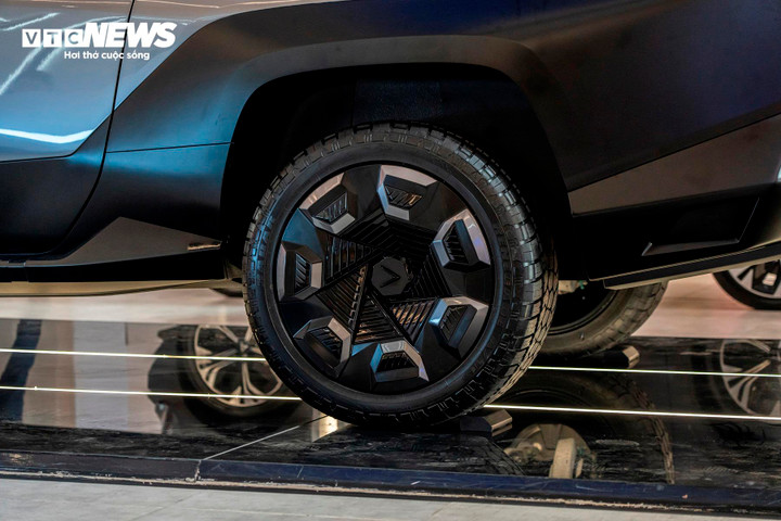 Bộ vành kích thước 22 inch với thiết kế đặc của Radar.