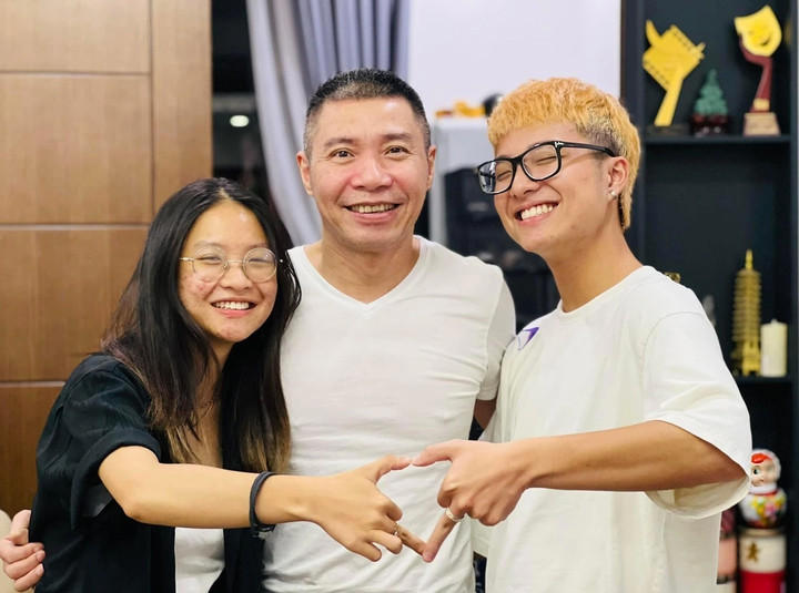 Thục Anh và Gia Bảo thường xuyên tới động viên khi bố bị bệnh.