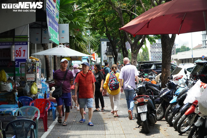 Thời tiết TP.HCM hôm nay 11/5, ngày nắng nóng, về chiều tối và đêm có mưa rào vài nơi.