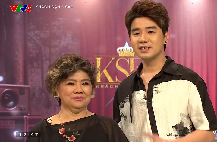 NSND Thanh Hoa và con trai.