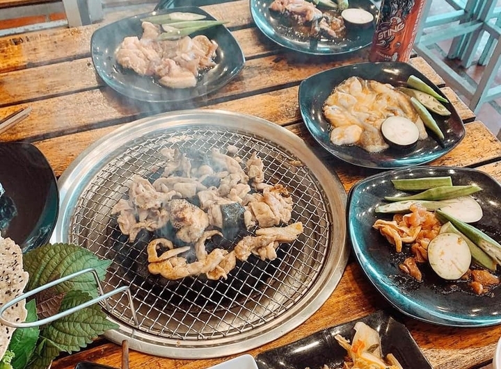 Quán nướng No.1 có menu lên đến hơn 100 món. (Ảnh: N.H)