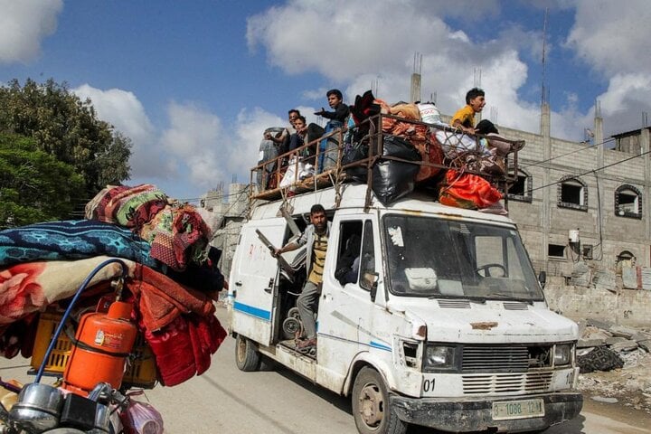Những người Palestine chạy trốn khỏi Rafah. (Ảnh: Reuters)