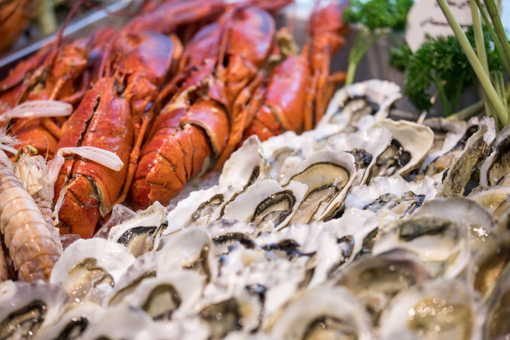 Các loại tôm hùm và hàu tại Sheraton Buffet Restaurant ngon nổi tiếng. (Ảnh: B.L)