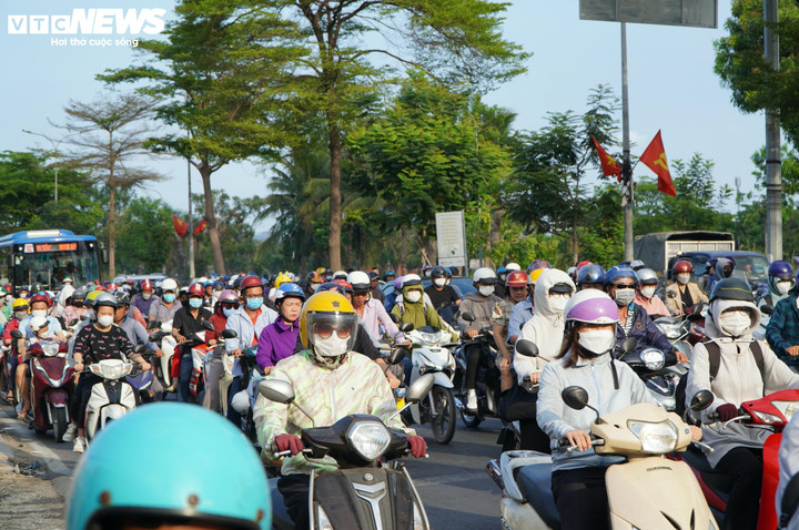 TP.HCM hôm nay 13/5, nắng nóng, có nơi nắng nóng gay gắt.