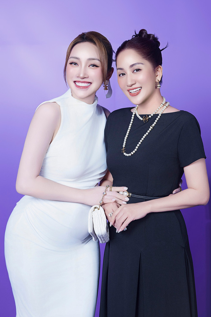 Kiện tướng dance sport cho biết vẫn đang cố gắng để giảm cân sau sinh. Khánh Thi đặt mục tiêu sẽ giảm 10kg trong một tháng và hiện đã giảm được 2,5kg.