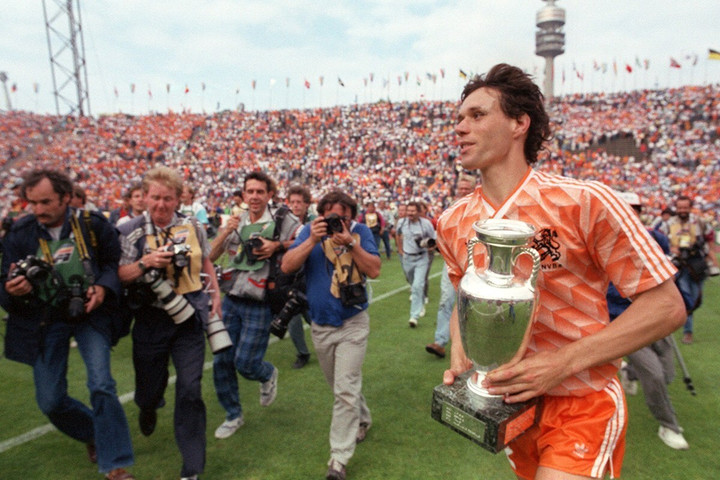 Bàn thắng gây tranh cãi và chức vô địch Euro 1988 của đội tuyển Hà Lan.