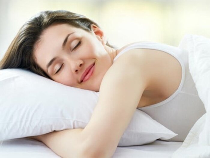 Ngủ với nhiệt độ lạnh có thể kích hoạt quá trình đốt cháy calo và góp phần giảm cân. (Ảnh: Bright Side)