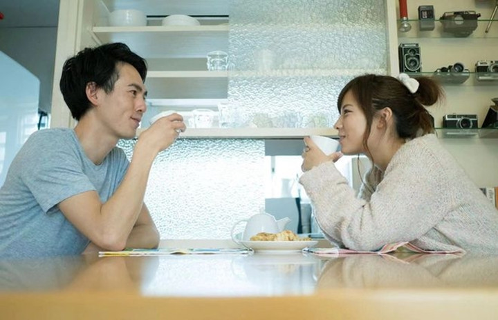 Anh thuyết phục nhiều lần nên tôi đồng ý để anh giúp trả hết khoản nợ mua nhà. (Ảnh minh họa)