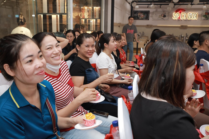 Đông đảo khách hàng đến chung vui cùng Saigon Co.op.