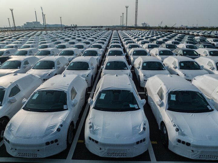 Xe điện giá rẻ từ Trung Quốc đang tạo sức ép lớn lên ngành sản xuất ô ô của Mỹ. (Ảnh: Bloomberg)
