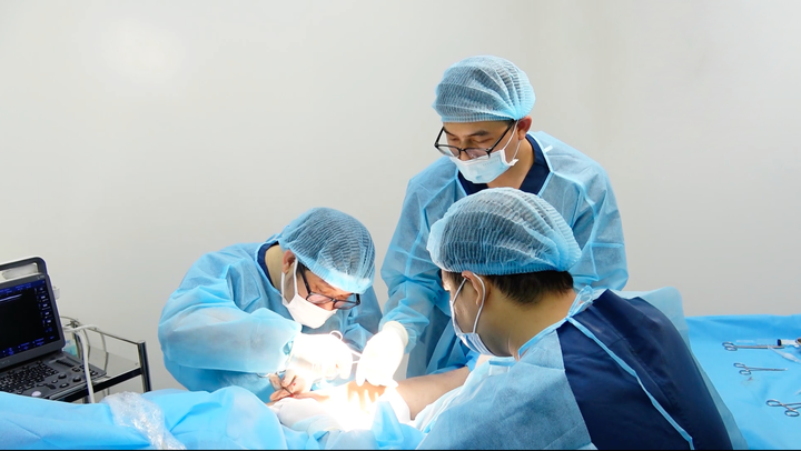 Điều trị suy giãn tĩnh mạch bệnh nhân cần đến các tổ chức y tế chuyên sâu. Nguồn: Dr.Vein.