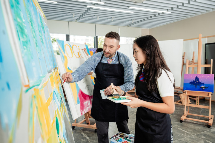 Ngoại trừ giáo viên dạy môn Việt Nam học, phần lớn các giáo viên còn lại đều là giáo viên quốc tế.