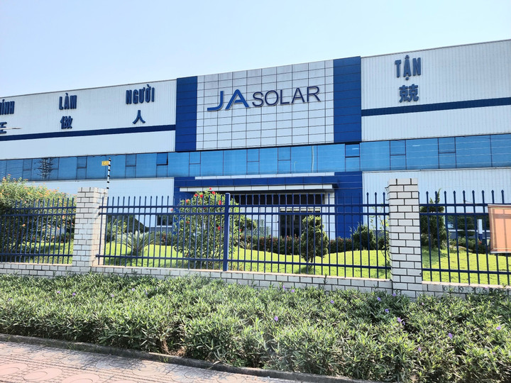 Công ty TNHH Ja Solar Ne Việt Nam bị phạt 130 triệu đồng vì xây dựng không phép nhiều hạng mục, công trình.