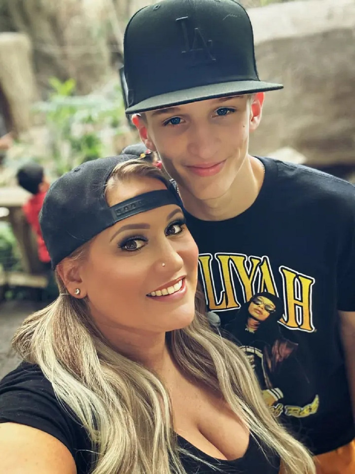 Danielle Davis và con trai Ogdahl. (Ảnh: Kennedy News)