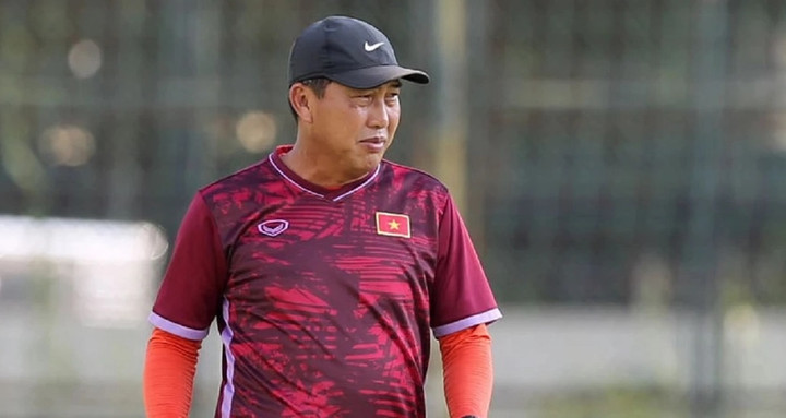 HLV Hứa Hiền Vinh vừa nhậm chức dẫn dắt U19 Việt Nam.