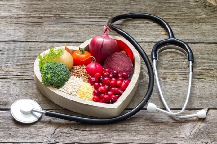 Người bệnh tăng huyết áp cần chú ý chế độ ăn uống, sinh hoạt vì có thể ảnh hưởng đến tình trạng bệnh. (Ảnh minh hoạ)