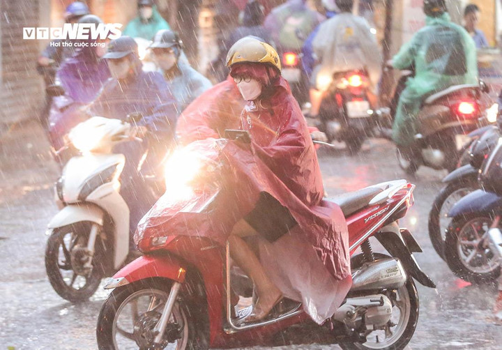 Từ chiều tối 15/5, miền Bắc hứng mưa to đến rất to. (Ảnh minh hoạ: Ngô Nhung)