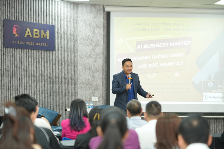 Ông Đặng Tú, người sáng lập ABM, phát biểu tại Talkshow "Vì một Việt Nam phổ cập AI" ngày 14/5.