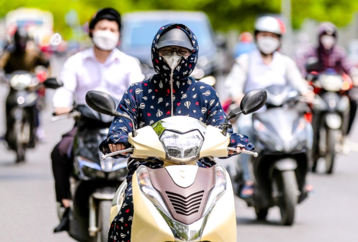 TP.HCM hôm nay 14/5, nhiều mây, nắng nóng, về chiều tối có mưa rào và dông rải rác.