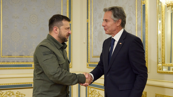 Ngoại trưởng Mỹ Antony Blinken (phải) gặp Tổng thống Ukraine Vladimir Zelensky vào tháng 9/2023. (Ảnh: RT)