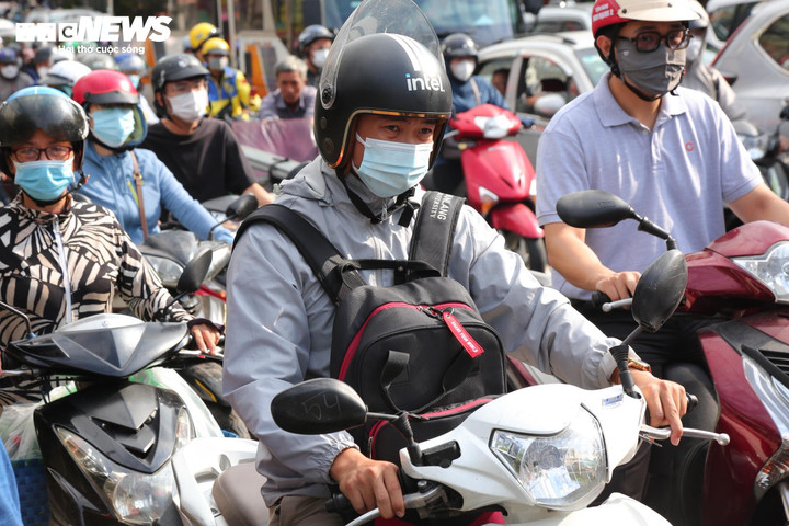 TP.HCM hôm nay 15/5, nắng nóng, chỉ số tia UV ở ngưỡng gây nguy hại cao.