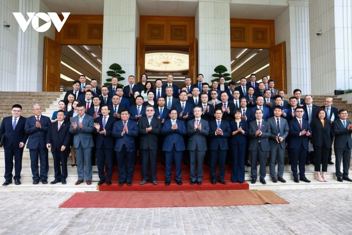 Thủ tướng chụp ảnh chung cùng đại biểu hai nước.