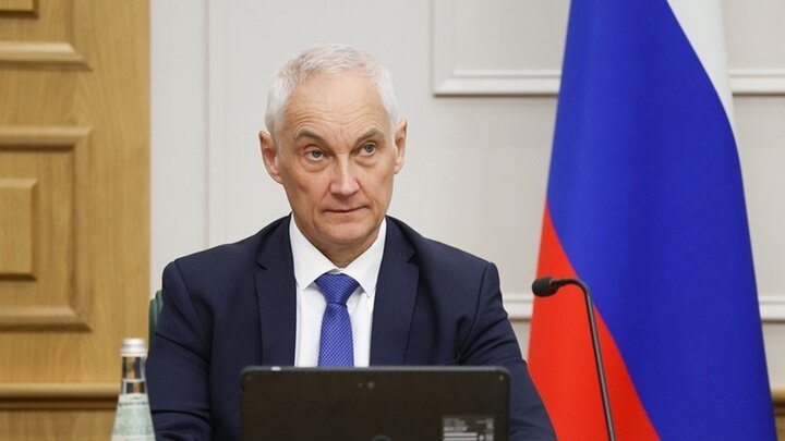 Ứng cử viên Bộ trưởng Quốc phòng Nga Andrei Belousov phát biểu trong cuộc họp của Ủy ban Quốc phòng và An ninh của Hội đồng Liên bang tại Moskva, Nga. (Ảnh: Sputnik / Hội đồng Liên bang Nga)