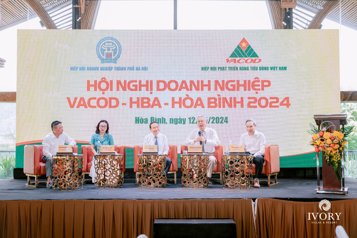 Các chuyên gia giải đáp những thắc mắc của cá nhân, doanh nghiệp trong thực hiện Luật Đất đai năm 2024.