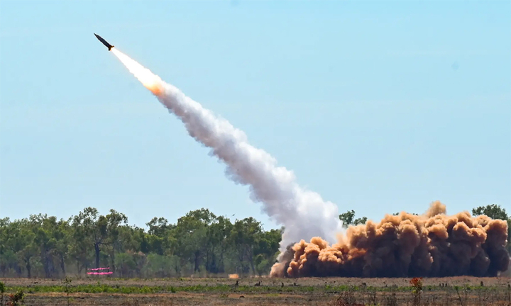 Hình ảnh tên lửa ATACMS rời bệ phóng. (Ảnh: US Army)