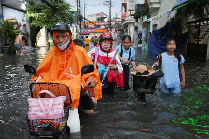 Thời tiết TP.HCM hôm nay 26/8, về chiều có mưa rào và dông vài nơi, cục bộ có nơi mưa vừa, mưa to.