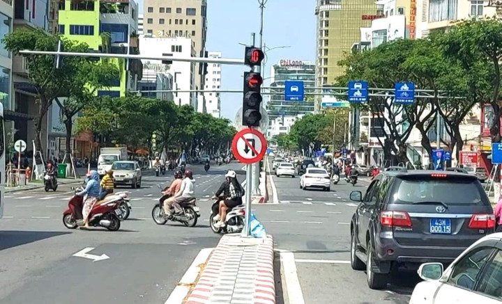 Vượt đèn đỏ là vi phạm Luật Giao thông đường bộ.