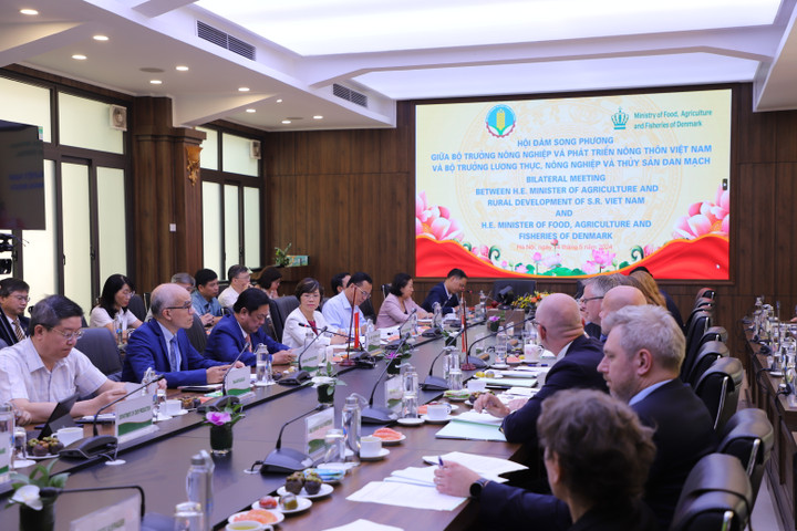 Hai bộ trưởng hội đàm song phương.